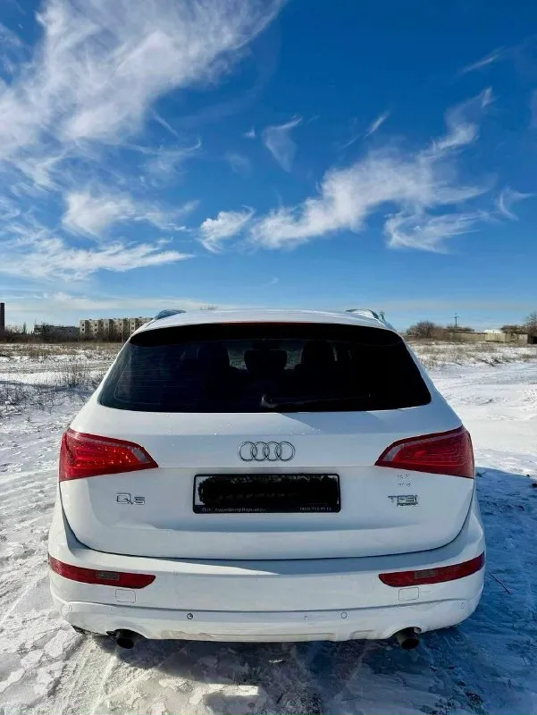 Продам audi q5 в хорошем состоянии, на очень хорошей комплектации и надёжной, объем двигателя 2.0 турбо бензин, полный привод на полноценном автомате, эксплуатация автомобиля 2013 год, два владельца птс оригинал, родной пробег 220 000 на все 1000%, история автомобиля очень хорошая, есть одно мелкое дтп, а так автотека зелёная!по технической части вопросов нет абсолютно никаких, мотор, коробка, ходовая в идеальном состоянии без вложения вообще, по электрике абсолютно работает всё ни одной ошибки нет, я согласен на любые проверки на сто, с документами полный порядок любой вид переоформления, остальные вопросы по телефону!по запросу могу дополнительные фото и видео отправить, автомобиль находится город енакиево, цена за автомобиль 1.550 000 производилась перед зимой полная чистка всех патрубок печки. свежий анти фриз залит по всей системе. хорошая audi система играет отлично. совершенно новая хорошая зимняя резина пол месяца резине. новая помпа. возможно торг реальному поку 📞 звоните: +7(949)5068949 - фотография - 5