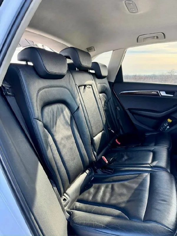 Продам audi q5 в хорошем состоянии, на очень хорошей комплектации и надёжной, объем двигателя 2.0 турбо бензин, полный привод на полноценном автомате, эксплуатация автомобиля 2013 год, два владельца птс оригинал, родной пробег 220 000 на все 1000%, история автомобиля очень хорошая, есть одно мелкое дтп, а так автотека зелёная!по технической части вопросов нет абсолютно никаких, мотор, коробка, ходовая в идеальном состоянии без вложения вообще, по электрике абсолютно работает всё ни одной ошибки нет, я согласен на любые проверки на сто, с документами полный порядок любой вид переоформления, остальные вопросы по телефону!по запросу могу дополнительные фото и видео отправить, автомобиль находится город енакиево, цена за автомобиль 1.550 000 производилась перед зимой полная чистка всех патрубок печки. свежий анти фриз залит по всей системе. хорошая audi система играет отлично. совершенно новая хорошая зимняя резина пол месяца резине. новая помпа. возможно торг реальному поку 📞 звоните: +7(949)5068949 - фотография - 8