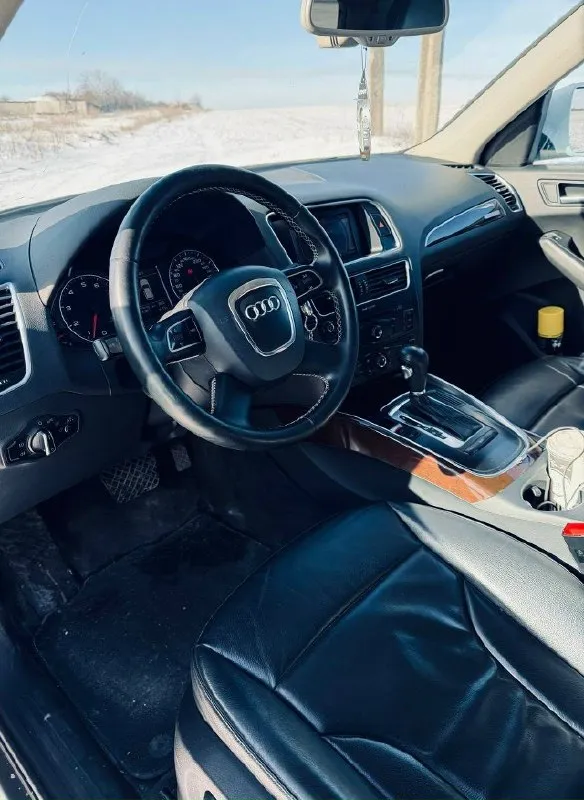 Продам audi q5 в хорошем состоянии, на очень хорошей комплектации и надёжной, объем двигателя 2.0 турбо бензин, полный привод на полноценном автомате, эксплуатация автомобиля 2013 год, два владельца птс оригинал, родной пробег 220 000 на все 1000%, история автомобиля очень хорошая, есть одно мелкое дтп, а так автотека зелёная!по технической части вопросов нет абсолютно никаких, мотор, коробка, ходовая в идеальном состоянии без вложения вообще, по электрике абсолютно работает всё ни одной ошибки нет, я согласен на любые проверки на сто, с документами полный порядок любой вид переоформления, остальные вопросы по телефону!по запросу могу дополнительные фото и видео отправить, автомобиль находится город енакиево, цена за автомобиль 1.550 000 производилась перед зимой полная чистка всех патрубок печки. свежий анти фриз залит по всей системе. хорошая audi система играет отлично. совершенно новая хорошая зимняя резина пол месяца резине. новая помпа. возможно торг реальному поку 📞 звоните: +7(949)5068949 - фотография - 9