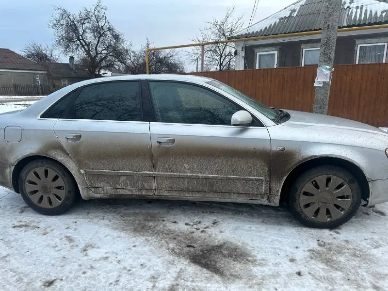 Продам ауди а4 б7 2.0 2005 года пробег 288тыс авто на увереном ходу на хорошей зимней новой резине, поменяны колодки в круг, а так же передние диски. была полная ревизия передней подвески со всеми новыми рычагами пыльниками, был заменен правый передний шрус, термостат, воздушные и жидкостные патрубки. заменен радиатор печки и промыта вся система охлаждения. авто полностью в исправном состоянии сел поехал, мотор работает отлично без посторонних звуков, коробка тоже в хорошем состоянии переключает плавно без задержек и пинков. цена авто 700₽ торг звонить по номеру +79494560610 - фотография - 4