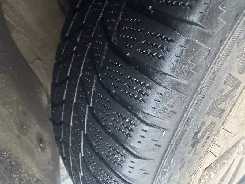 Продам ауди а4 б7 2.0 2005 года пробег 288тыс авто на увереном ходу на хорошей зимней новой резине, поменяны колодки в круг, а так же передние диски. была полная ревизия передней подвески со всеми новыми рычагами пыльниками, был заменен правый передний шрус, термостат, воздушные и жидкостные патрубки. заменен радиатор печки и промыта вся система охлаждения. авто полностью в исправном состоянии сел поехал, мотор работает отлично без посторонних звуков, коробка тоже в хорошем состоянии переключает плавно без задержек и пинков. цена авто 700₽ торг звонить по номеру +79494560610 - фотография - 7