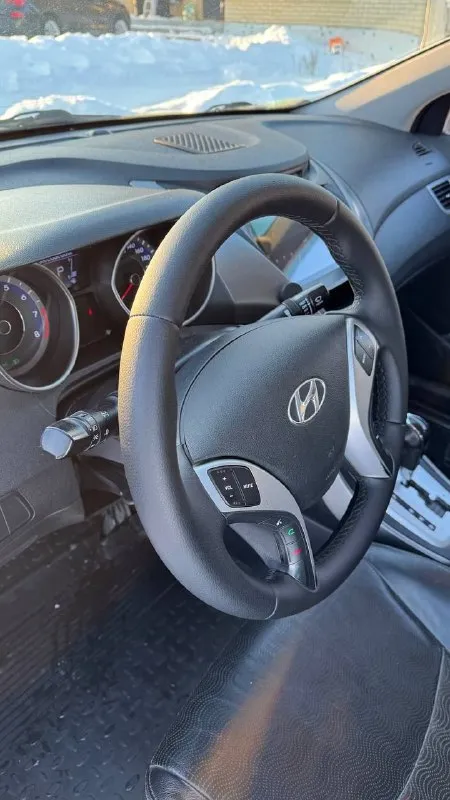 В продаже 🔥🔥🔥 hyundai elantra(avante)1.6ат🔥🔥🔥 ✅2011год ✅ходовка не гремит ✅мотор масло не ест, цепь менялась недавно ✅владельцев 4, записей 5 ✅комплектация максимальная ✅коробка отлично 6 ступка ✅по кузову всего 2 окраса ✅пробег 266 000км ✅резина зима в отличном состоянии ✅салон кожаный, целый цвет автомобиля creamy white pearl (кремово‑белый перламутр). авто обслужено полностью, вложений не требует. полный электро пакет, двух зонный климат, андроид магнитола, автосвет, и т. д. все опции работают без нареканий. двигатель работает ровно, не дымит, не тратит, масло не расходует вообще. лкп в норме. коробка работает отлично, не гудит не свистит. масла, фильтра, жидкости все заменены цена 🎁785 000 рублей так же интересен обмен с вашей доплатой. возможна продажа в кредит 💴 📱+79496200720 - фотография - 10