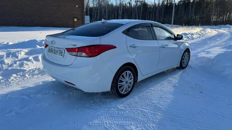 В продаже 🔥🔥🔥 hyundai elantra(avante)1.6ат🔥🔥🔥 ✅2011год ✅ходовка не гремит ✅мотор масло не ест, цепь менялась недавно ✅владельцев 4, записей 5 ✅комплектация максимальная ✅коробка отлично 6 ступка ✅по кузову всего 2 окраса ✅пробег 266 000км ✅резина зима в отличном состоянии ✅салон кожаный, целый цвет автомобиля creamy white pearl (кремово‑белый перламутр). авто обслужено полностью, вложений не требует. полный электро пакет, двух зонный климат, андроид магнитола, автосвет, и т. д. все опции работают без нареканий. двигатель работает ровно, не дымит, не тратит, масло не расходует вообще. лкп в норме. коробка работает отлично, не гудит не свистит. масла, фильтра, жидкости все заменены цена 🎁785 000 рублей так же интересен обмен с вашей доплатой. возможна продажа в кредит 💴 📱+79496200720 - фотография - 4