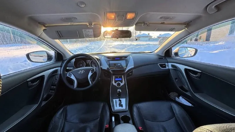 В продаже 🔥🔥🔥 hyundai elantra(avante)1.6ат🔥🔥🔥 ✅2011год ✅ходовка не гремит ✅мотор масло не ест, цепь менялась недавно ✅владельцев 4, записей 5 ✅комплектация максимальная ✅коробка отлично 6 ступка ✅по кузову всего 2 окраса ✅пробег 266 000км ✅резина зима в отличном состоянии ✅салон кожаный, целый цвет автомобиля creamy white pearl (кремово‑белый перламутр). авто обслужено полностью, вложений не требует. полный электро пакет, двух зонный климат, андроид магнитола, автосвет, и т. д. все опции работают без нареканий. двигатель работает ровно, не дымит, не тратит, масло не расходует вообще. лкп в норме. коробка работает отлично, не гудит не свистит. масла, фильтра, жидкости все заменены цена 🎁785 000 рублей так же интересен обмен с вашей доплатой. возможна продажа в кредит 💴 📱+79496200720 - фотография - 5
