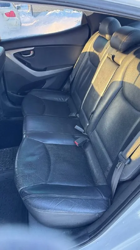 В продаже 🔥🔥🔥 hyundai elantra(avante)1.6ат🔥🔥🔥 ✅2011год ✅ходовка не гремит ✅мотор масло не ест, цепь менялась недавно ✅владельцев 4, записей 5 ✅комплектация максимальная ✅коробка отлично 6 ступка ✅по кузову всего 2 окраса ✅пробег 266 000км ✅резина зима в отличном состоянии ✅салон кожаный, целый цвет автомобиля creamy white pearl (кремово‑белый перламутр). авто обслужено полностью, вложений не требует. полный электро пакет, двух зонный климат, андроид магнитола, автосвет, и т. д. все опции работают без нареканий. двигатель работает ровно, не дымит, не тратит, масло не расходует вообще. лкп в норме. коробка работает отлично, не гудит не свистит. масла, фильтра, жидкости все заменены цена 🎁785 000 рублей так же интересен обмен с вашей доплатой. возможна продажа в кредит 💴 📱+79496200720 - фотография - 7