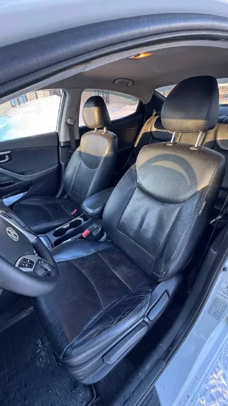 В продаже 🔥🔥🔥 hyundai elantra(avante)1.6ат🔥🔥🔥 ✅2011год ✅ходовка не гремит ✅мотор масло не ест, цепь менялась недавно ✅владельцев 4, записей 5 ✅комплектация максимальная ✅коробка отлично 6 ступка ✅по кузову всего 2 окраса ✅пробег 266 000км ✅резина зима в отличном состоянии ✅салон кожаный, целый цвет автомобиля creamy white pearl (кремово‑белый перламутр). авто обслужено полностью, вложений не требует. полный электро пакет, двух зонный климат, андроид магнитола, автосвет, и т. д. все опции работают без нареканий. двигатель работает ровно, не дымит, не тратит, масло не расходует вообще. лкп в норме. коробка работает отлично, не гудит не свистит. масла, фильтра, жидкости все заменены цена 🎁785 000 рублей так же интересен обмен с вашей доплатой. возможна продажа в кредит 💴 📱+79496200720 - фотография - 8