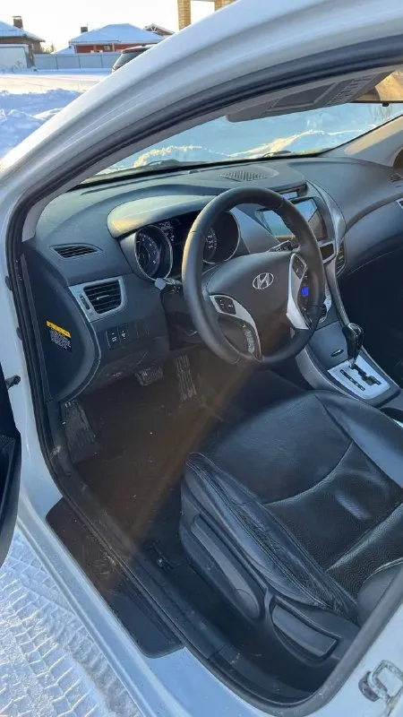В продаже 🔥🔥🔥 hyundai elantra(avante)1.6ат🔥🔥🔥 ✅2011год ✅ходовка не гремит ✅мотор масло не ест, цепь менялась недавно ✅владельцев 4, записей 5 ✅комплектация максимальная ✅коробка отлично 6 ступка ✅по кузову всего 2 окраса ✅пробег 266 000км ✅резина зима в отличном состоянии ✅салон кожаный, целый цвет автомобиля creamy white pearl (кремово‑белый перламутр). авто обслужено полностью, вложений не требует. полный электро пакет, двух зонный климат, андроид магнитола, автосвет, и т. д. все опции работают без нареканий. двигатель работает ровно, не дымит, не тратит, масло не расходует вообще. лкп в норме. коробка работает отлично, не гудит не свистит. масла, фильтра, жидкости все заменены цена 🎁785 000 рублей так же интересен обмен с вашей доплатой. возможна продажа в кредит 💴 📱+79496200720 - фотография - 9