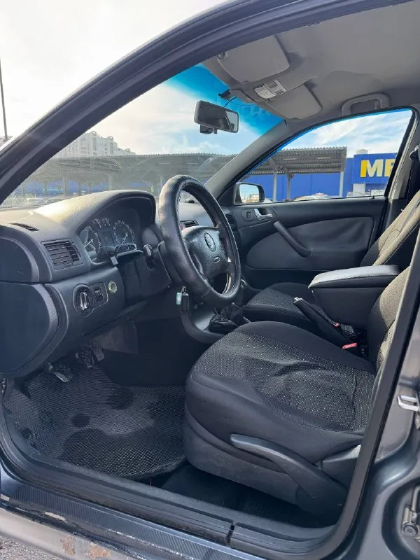 Skoda octavia tour 1.6 mpi (105 л. с.), 2007 г. 📍 донецк 💰 480 000 руб. , торг строго у капота оригинальный автомобиль с прозрачной историей — куплена новой в автосалоне в 2007 году, за все время — 1 владелец по птс. пробег 364 000 км (преимущественно трасса). в такси не использовалась. техника: — двигатель 1.6 mpi (105 л. с.) атмосферный, недавно после капитального ремонта, масло не расходует — 5-ступенчатая механика — без нареканий — подвеска в отличном состоянии — пороги и днище целые — антикоррозийная обработка — новая сигнализация — установлено и зарегистрировано гбо — экономичный расход оснащение: — 4 электростеклоподъёмника с доводчиками — электрозеркала с подогревом — электрокорректор фар — кондиционер обслужен и заправлен — android-магнитола 9" + камера заднего вида + видеорегистратор + bluetooth — управление с руля дополнительно: два комплекта колёс на дисках (зима/лето) автомобиль полностью исправен, вложений на данный момент не требует. 📞 +79490354530 - фотография - 5