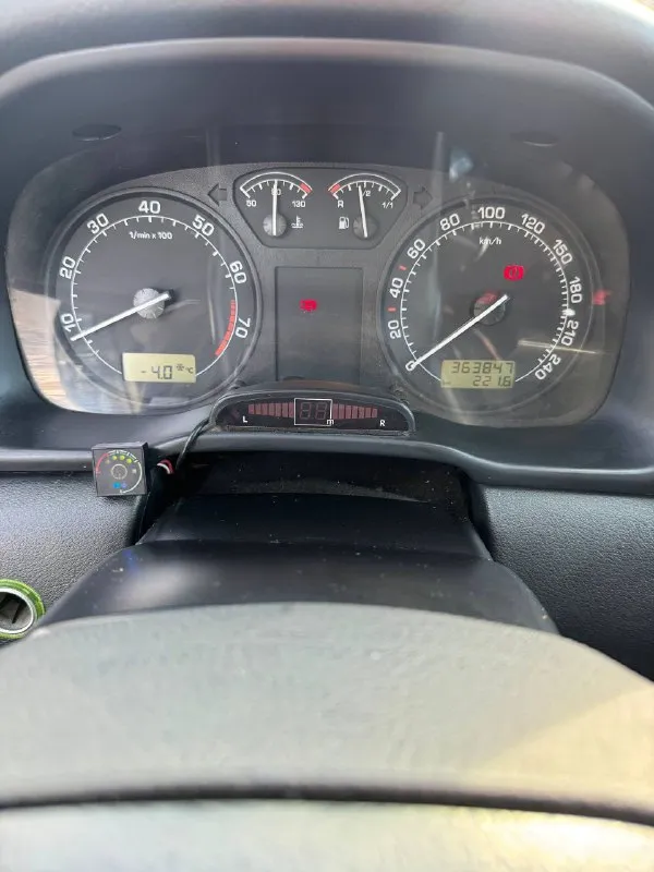 Skoda octavia tour 1.6 mpi (105 л. с.), 2007 г. 📍 донецк 💰 480 000 руб. , торг строго у капота оригинальный автомобиль с прозрачной историей — куплена новой в автосалоне в 2007 году, за все время — 1 владелец по птс. пробег 364 000 км (преимущественно трасса). в такси не использовалась. техника: — двигатель 1.6 mpi (105 л. с.) атмосферный, недавно после капитального ремонта, масло не расходует — 5-ступенчатая механика — без нареканий — подвеска в отличном состоянии — пороги и днище целые — антикоррозийная обработка — новая сигнализация — установлено и зарегистрировано гбо — экономичный расход оснащение: — 4 электростеклоподъёмника с доводчиками — электрозеркала с подогревом — электрокорректор фар — кондиционер обслужен и заправлен — android-магнитола 9" + камера заднего вида + видеорегистратор + bluetooth — управление с руля дополнительно: два комплекта колёс на дисках (зима/лето) автомобиль полностью исправен, вложений на данный момент не требует. 📞 +79490354530 - фотография - 9