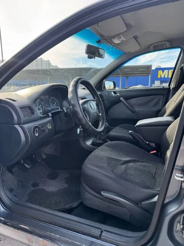 Skoda octavia tour 1.6 mpi (105 л. с. ), 2007 г. 📍 донецк 💰 480 000 руб. , торг строго у капота оригинальный автомобиль с прозрачной историей — куплена новой в автосалоне в 2007 году, за все время — 1 владелец по птс. пробег 364 000 км (преимущественно трасса). в такси не использовалась. техника: — двигатель 1.6 mpi (105 л. с. ) атмосферный, недавно после капитального ремонта, масло не расходует — 5-ступенчатая механика — без нареканий — подвеска в отличном состоянии — пороги и днище целые — антикоррозийная обработка — новая сигнализация — установлено и зарегистрировано — экономичный расход оснащение: — 4 электростеклоподъёмника с доводчиками — электрозеркала с подогревом — электрокорректор фар — кондиционер обслужен и заправлен — android-магнитола 9" + камера заднего вида + видеорегистратор + bluetooth — управление с руля дополнительно: два комплекта колёс на дисках (зима/лето) автомобиль полностью исправен, вложений на данный момент не требует. 📞 +79490354530 📞 звоните: +7(949)0354530 - фотография - 4