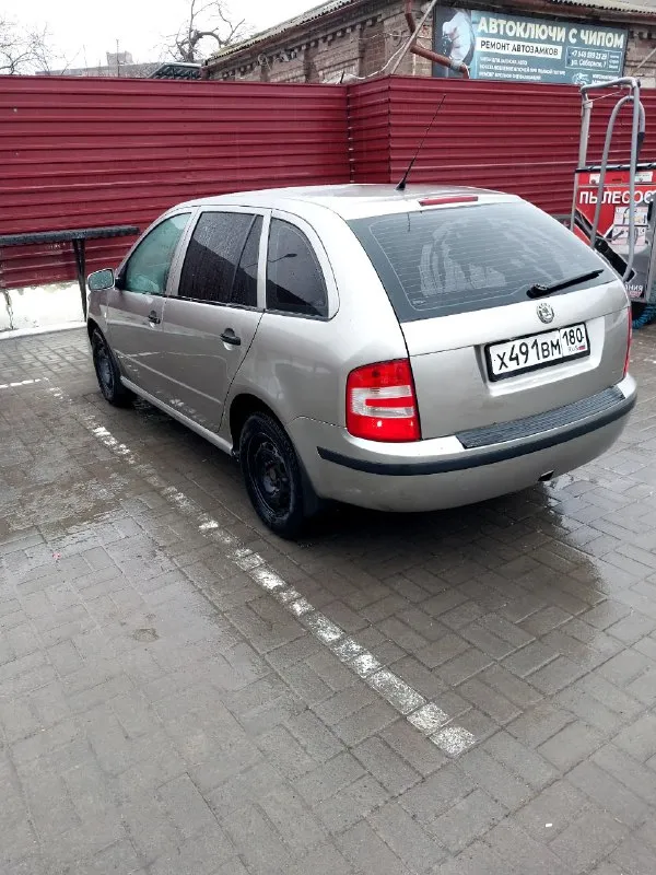 Продам экономичный автомобиль skoda fabia 2007г. двигатель 1,2 по технической части всё работает исп... - фотография