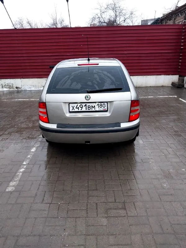 Продам экономичный автомобиль skoda fabia 2007г. двигатель 1,2 по технической части всё работает исправно по двигателю и кпп нет ни каких нареканий, кузов весь живой без гнили, салон для своих лет в нормальном состоянии. кондиционер холодит, печка греет, есть подогрев сидений полностью исправный. документы в полном порядке машина без штрафов и запретов. цена 450 000р + торг +79497089890 📲 tg: @sereban1994 📞 звоните: +7(949)7089890 - фотография - 2