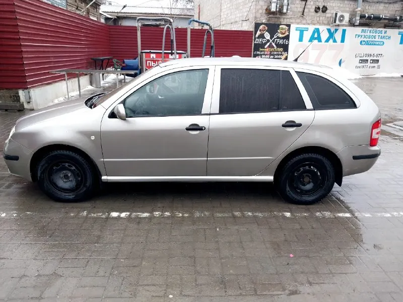 Продам экономичный автомобиль skoda fabia 2007г. двигатель 1,2 по технической части всё работает исправно по двигателю и кпп нет ни каких нареканий, кузов весь живой без гнили, салон для своих лет в нормальном состоянии. кондиционер холодит, печка греет, есть подогрев сидений полностью исправный. документы в полном порядке машина без штрафов и запретов. цена 450 000р + торг +79497089890 📲 tg: @sereban1994 📞 звоните: +7(949)7089890 - фотография - 5