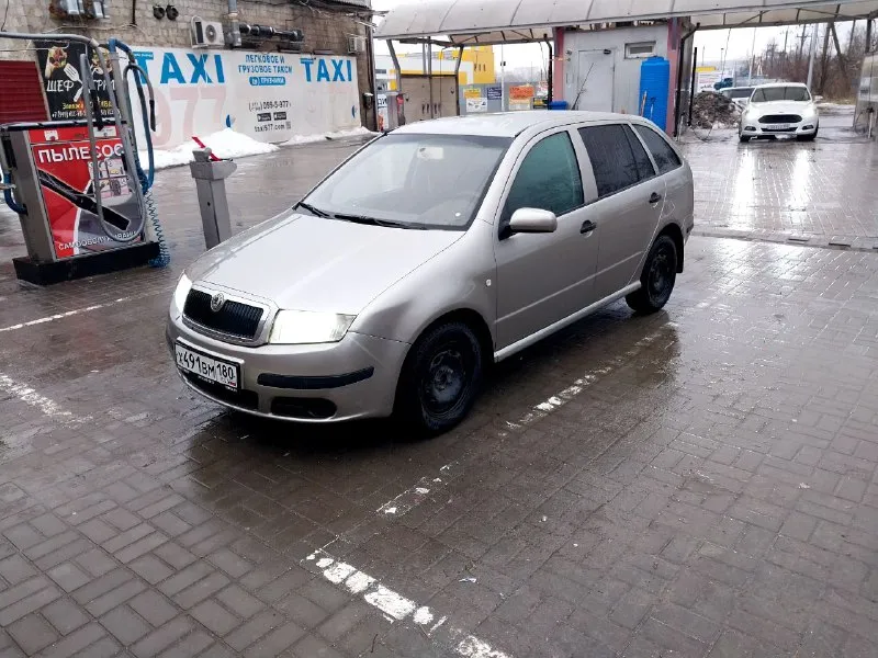 Продам экономичный автомобиль skoda fabia 2007г. двигатель 1,2 по технической части всё работает исправно по двигателю и кпп нет ни каких нареканий, кузов весь живой без гнили, салон для своих лет в нормальном состоянии. кондиционер холодит, печка греет, есть подогрев сидений полностью исправный. документы в полном порядке машина без штрафов и запретов. цена 450 000р + торг +79497089890 📲 tg: @sereban1994 📞 звоните: +7(949)7089890 - фотография - 8