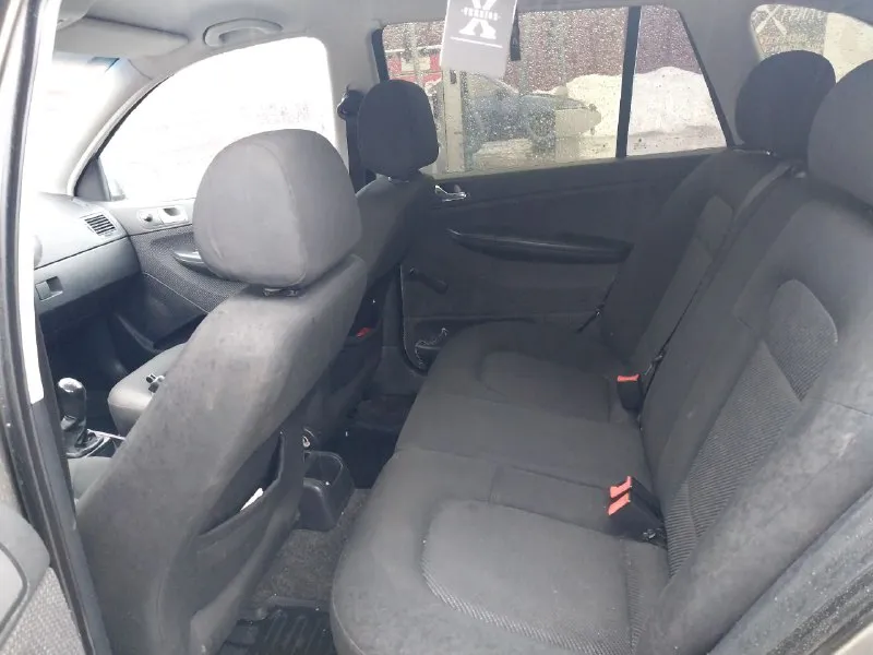 Продам экономичный автомобиль skoda fabia 2007г. двигатель 1,2 по технической части всё работает исправно по двигателю и кпп нет ни каких нареканий, кузов весь живой без гнили, салон для своих лет в нормальном состоянии. кондиционер холодит, печка греет, есть подогрев сидений полностью исправный. документы в полном порядке машина без штрафов и запретов. цена 450 000р + торг +79497089890 📲 tg: @sereban1994 📞 звоните: +7(949)7089890 - фотография - 9