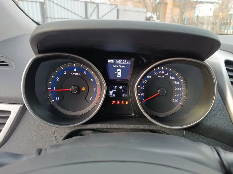 Hyundai i30, 2013. после незначительного дтп с водительской стороны. последствия устранены. менялась водительская дверь, зеркало и передний бампер. документы оригинал, на учете не стоит. осмотр в донецке. цена: 850 000р. +79494592390 - алексей - фотография - 7