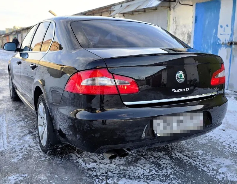 Продаю автомобиль skoda superb 2012 года, в отличном состоянии. гаражного хранения, вложений не требует, весь обслужен есть заказ наряды с 2012 года. два владельца. мотор 1,8 tsi пробег 172000. имеется сервисная книжка, обслуживалась у официальных дилеров. автомобиль без дтп! автотека все отметки зелёные. фото и описание соответствует. все стекла родные даже лобовое, по мотору без нариканий масло не расходует, масло заливал motul 5/40, коробка автомат работает в штатном режиме без замечаний, по электронике без ошибок, два комплекта колёс два комплекта ключей, автомобиль на хорошей комплектацией все исправно работает. продажа с полным переоформлением осмотр г. донецк по договорённости так как работаю в области. звонить только реальным покупателям. причина продажи покупка нового авто. юридически чист. звонить по номеру телефона +79490881846,( или пишите в +79496167298 телеграмм. ) цена 1,160000 - фотография - 2