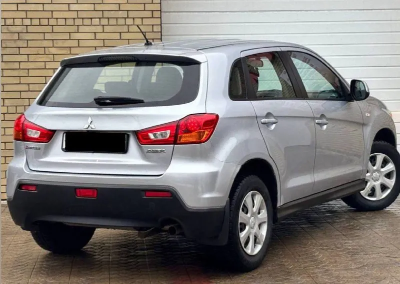 Продам mitsubishi asx год выпуска:2013 объём двигателя:1.6.v16 кпп механическая родной пробег 148.000км один собственник авто без дтп! в родном окрасе! состояние кузова отличное! автотека✅ технически авто без вложений автомобиль обслуживался всегда по регламенту, недавно сделали полное т. о, автомобиль готов к зимней эксплуатации. комплектация: бортовой компьютер, подогрев сидений,4 стеклоподъемника, кондиционер, электро зеркала, противотуманные фары, подогрев стекл, abs esp, aux bluetooth, полный комплект ключей и много чего прочего для комфортного вождения полный пакет документов, тех осмотр пройдет страховка сделана) я собственнк! цена:1.020.000 +79490514189 г. донецк - фотография - 3