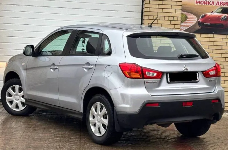 Продам mitsubishi asx год выпуска:2013 объём двигателя:1.6.v16 кпп механическая родной пробег 148.000км один собственник авто без дтп! в родном окрасе! состояние кузова отличное! автотека✅ технически авто без вложений автомобиль обслуживался всегда по регламенту, недавно сделали полное т. о, автомобиль готов к зимней эксплуатации. комплектация: бортовой компьютер, подогрев сидений,4 стеклоподъемника, кондиционер, электро зеркала, противотуманные фары, подогрев стекл, abs esp, aux bluetooth, полный комплект ключей и много чего прочего для комфортного вождения полный пакет документов, тех осмотр пройдет страховка сделана) я собственнк! цена:1.020.000 +79490514189 г. донецк - фотография - 4