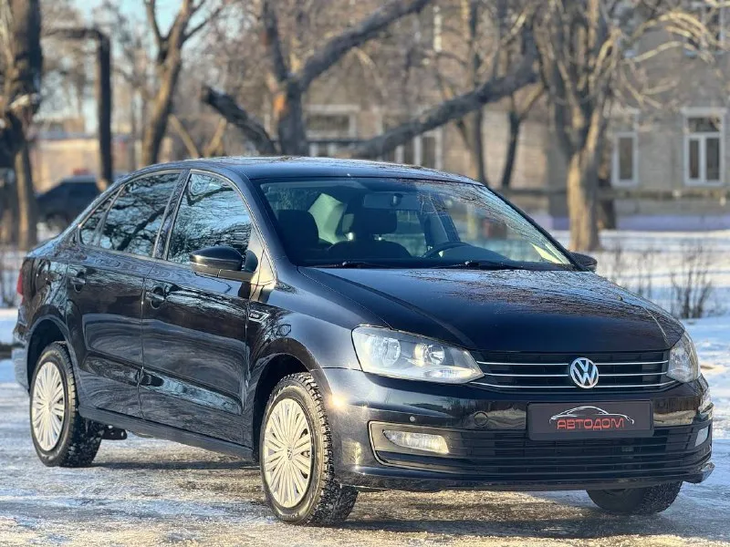 Volkswagen polo максимальная комплектация, кузов весь в заводском окрасе! год:2018 двигатель:1.6 бензин (110 л. с.) кпп: автомат привод: передний пробег:149000км цена:1450000₽ 📞 🇷🇺 звоните: +79496107823 - фотография - 1