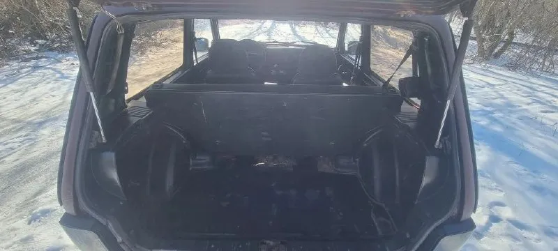 Нива 2011г. 4×4 по технике полностью обслуженная в отличном состоянии. ходовая, масло во всех узлах, карданны, аккумулятор, дисковые тормоза, колодки перед/зад- поменяны. движок, коробка, раздатка, мосты - в отличном, ничего не воет, не гудит не хрустит. сбитая машина. кузов без гнили и ржавчины. осенью красился в раптор. по электрике всё отлично, ошибок нет, печка жарит, свет горит, музыка играет. салон полность в шумоизоляции. стоит гур, эл. стеклоподъемники осмотр макеевка цена 400т. р торг +79490458517 📞 🇷🇺 звоните: +79490458517 - фотография - 10