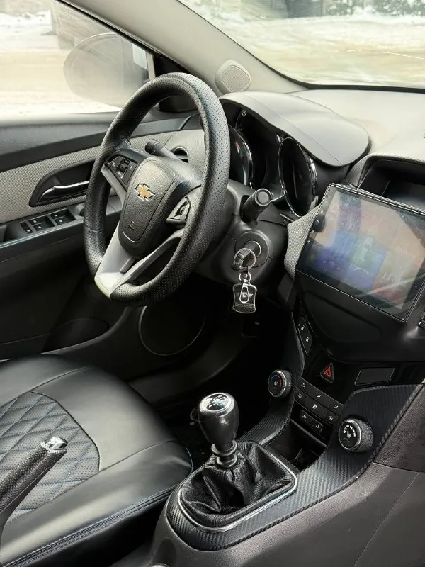 Продается chevrolet cruze 2010 год 1.6 мкпп атмосферник без турбин цена: 695.000 руб + разумный торг реальному покупателю тел: +7-949-024-81-88 ( либо telegram ) шевроле круз -тех осмотр пройден ( диагностическая карта ) -мотор на отлично не дымит не троит работает ровно масло не ест ! -коробка без нареканий не хрустит не выбивает все передачи вкл идеально - пробег 184.000 - все стекла родные вкл лобовое - автотека зеленая ( без дтп и выплат ) - стоят диски r17 на хорошей зимней резине и лето отдам в комплекте - по кузову выглядит отлично, пороги и днище в отличном состоянии гнили и рыжиков нету -из последнего поменял масло в двс, фильтра, свечи, опорные подшипники, тросики ручника, заднии колодки, передние лампы светят хорошо - состояние сел и поехал - доп стоит газ вписан в птс расход порадует - комплектация ls 4 ст - кондиционер холодит, печка греет - переоформление без проблем могу присутствовать в мрэо документы кристально чистые без штраф и запретов и. т.д - осмотр макеевка центр - фотография - 10