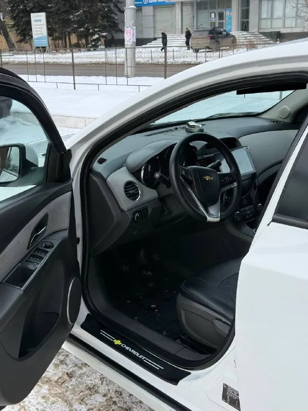 Продается chevrolet cruze 2010 год 1.6 мкпп атмосферник без турбин цена: 695.000 руб + разумный торг реальному покупателю тел: +7-949-024-81-88 ( либо telegram ) шевроле круз -тех осмотр пройден ( диагностическая карта ) -мотор на отлично не дымит не троит работает ровно масло не ест ! -коробка без нареканий не хрустит не выбивает все передачи вкл идеально - пробег 184.000 - все стекла родные вкл лобовое - автотека зеленая ( без дтп и выплат ) - стоят диски r17 на хорошей зимней резине и лето отдам в комплекте - по кузову выглядит отлично, пороги и днище в отличном состоянии гнили и рыжиков нету -из последнего поменял масло в двс, фильтра, свечи, опорные подшипники, тросики ручника, заднии колодки, передние лампы светят хорошо - состояние сел и поехал - доп стоит газ вписан в птс расход порадует - комплектация ls 4 ст - кондиционер холодит, печка греет - переоформление без проблем могу присутствовать в мрэо документы кристально чистые без штраф и запретов и. т.д - осмотр макеевка центр - фотография - 9