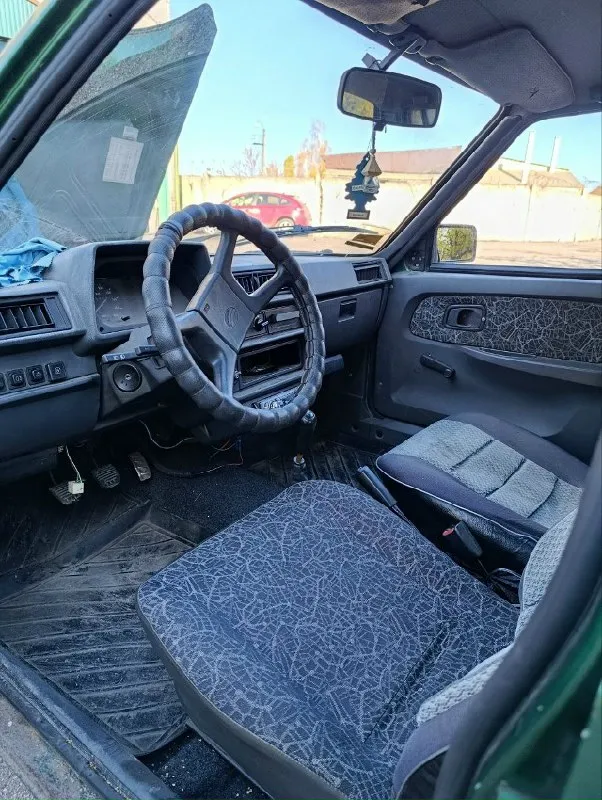 Г. макеевка +79493412459 коротко и по делу, пороги и крылья требуют сварки, дно автомобиля целое, вода в салон не попадает, в остальном машина хорошая, каждый день на ходу голову не делает, все что надо работает светится, с двигателем проблем нет, едет очень бодро не дымит, коробка работает отлично все передачи включаются четко. машина экономная по расходу стоит газ евро 4 расход газа 7-8 литров на месяц я трачу 750₽ мне на работу ездить выходит дешевле автобуса. от машины не избавляюсь так вышло, что попалась другая машина даром, славута у меня будет третья 🤣 а это надо страховки и налоги платить. цена окончательная 70.000₽ без торга, дешевле только велосипед 🚴‍♂ 📞 звоните: +7(949)3412459 - фотография - 5