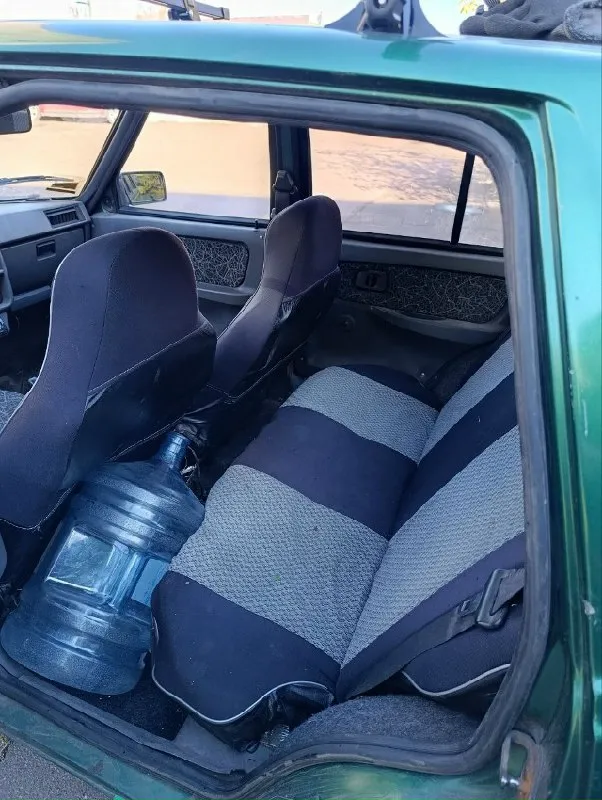 Г. макеевка +79493412459 коротко и по делу, пороги и крылья требуют сварки, дно автомобиля целое, вода в салон не попадает, в остальном машина хорошая, каждый день на ходу голову не делает, все что надо работает светится, с двигателем проблем нет, едет очень бодро не дымит, коробка работает отлично все передачи включаются четко. машина экономная по расходу стоит газ евро 4 расход газа 7-8 литров на месяц я трачу 750₽ мне на работу ездить выходит дешевле автобуса. от машины не избавляюсь так вышло, что попалась другая машина даром, славута у меня будет третья 🤣 а это надо страховки и налоги платить. цена окончательная 70.000₽ без торга, дешевле только велосипед 🚴‍♂ 📞 звоните: +7(949)3412459 - фотография - 7