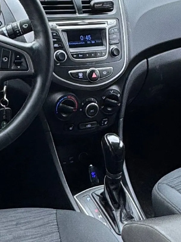 ✅цена 850 т руб. год. 2015 hyundai solaris без вложений я хозяин. коробка автомат двигатель. 1.6. 123л. пробег. 186 тысячи кузов рестайлинг. хорошая полная комплектация. донецк. с полным переоформлением мрэо ☎+79495695833. донецк - фотография - 6