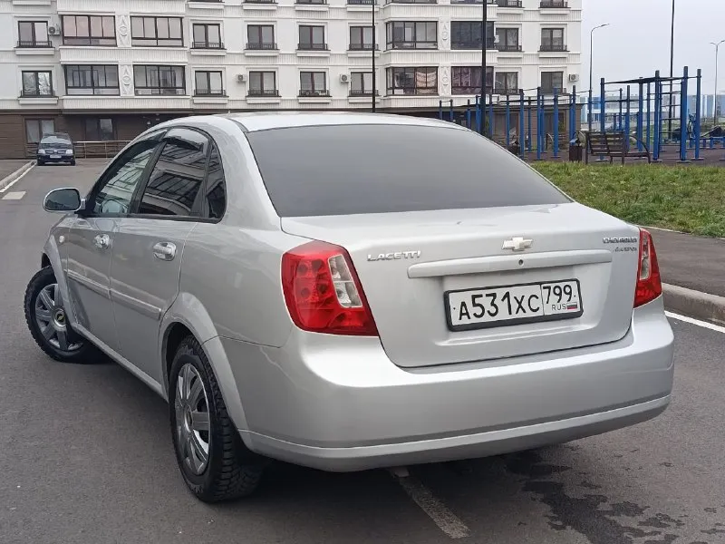 Chevrolet lacetti 2008 1.6 mt - пробег 166000 - 2 собственника - цена: 615000 - тел: +79494676510 - донецк автомобиль в идеальном состоянии. безаварийная эксплуатация, родной не скрученный пробег. по кузову без дефектов, следы гнили и коррозии отсутствуют, техническая часть полностью обслужена - без вложений. кондиционер, стеклоподъëмники с доводчиками(закрываются при закрытии авто), сенсорная мультимедиа на андроиде громкая связь, мультируль, подлокотник, сигнализация с обратной связью, вставки чёрного дерева, отличная зимняя резина. в двух словах лачик очень живой ухоженный. - фотография - 4