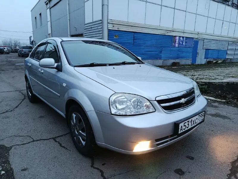 Chevrolet lacetti 2008 1.6 mt - пробег 166000 - 2 собственника - цена: 615000 - тел: +79494676510 - донецк автомобиль в идеальном состоянии. безаварийная эксплуатация, родной не скрученный пробег. по кузову без дефектов, следы гнили и коррозии отсутствуют, техническая часть полностью обслужена - без вложений. кондиционер, стеклоподъëмники с доводчиками(закрываются при закрытии авто), сенсорная мультимедиа на андроиде громкая связь, мультируль, подлокотник, сигнализация с обратной связью, вставки чёрного дерева, отличная зимняя резина. в двух словах лачик очень живой ухоженный. - фотография - 9