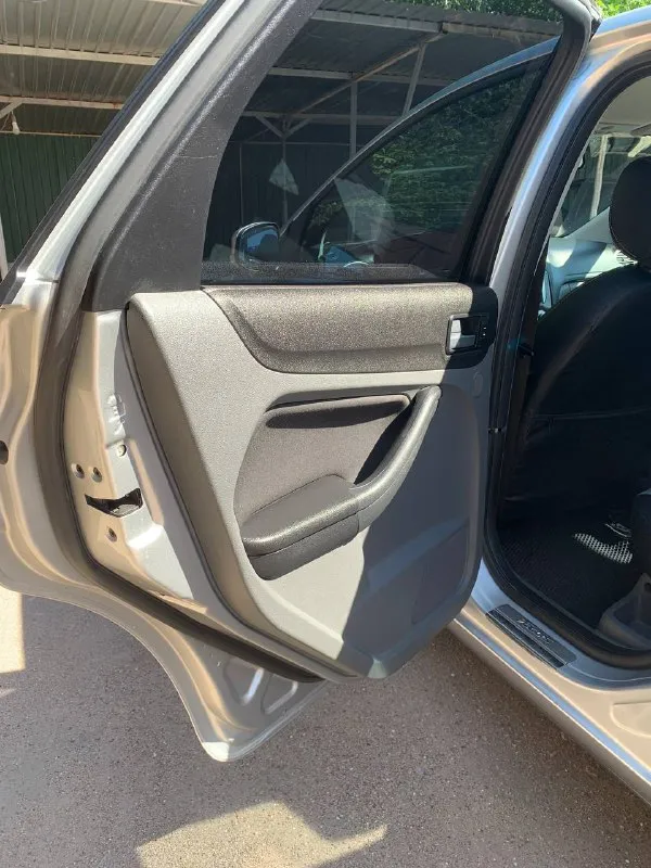 Цена: 770 т. р. город: макеевка марка / модель: ford фокус 2 рестайлинг год выпуска: 2008 пробег: 227000 двигатель (тип, объем, мощность): бензин, 1.8 ; 125 л. с тип кпп: мкпп владельцев в птс: 3 срок владения: 4 описание: ford фокус 2 рестайлинг сборка испания, два ключа, серв. книжка, круиз, климат, без окрасов, птс оригинал, резина зима+лето на дисках, парктроник, камера, магнитола, сигнализация star line. контактный телефон +7(949)439-50-61 📲 tg: таня 📞 звоните: +7(949)4395061 - фотография - 5