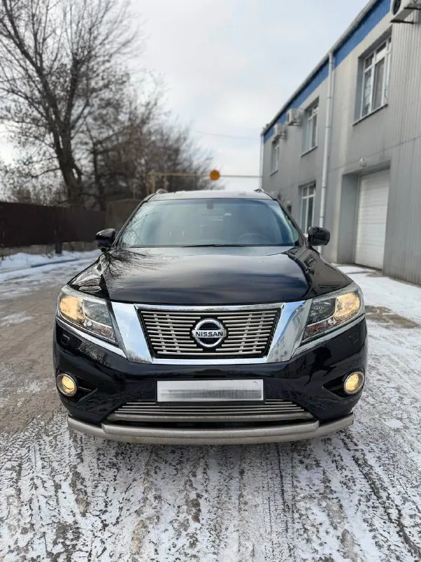 Nissan pathfinder r52, 2015 3.5 л. бензин автомобиль в идеальном состоянии, 7 мест, 249 л. с, полный привод, 2 владельца за все время, 2 ключа, зелёная автотека, пробег 197т, полностью обслужен, шикарная комплектация, все работает без нареканий. в машине отличная шумоизоляция, память сидений, подогрев всех сидений, 4-х зонный климат-контроль, электро регулировки, мульти руль, кожаные сидения, запуск с кнопки, оригинальные диски, достойная мультимедиа. в общем надёжный, престижный, японский 7 местный внедорожник, в правильном черном цвете, с большим багажником для путешествий и таким же большим сердцем. полный привод! осмотр донецк/макеевка, цена 1.970 млн, торг возможен возле авто. связь по +79493680738 📲 tg: @rul9999 📞 звоните: +7(949)3680738 - фотография - 4