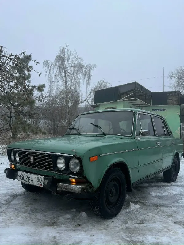 Продам ваз 2106 1989г из под деда в нормальном состоянии для своих лет, не угашена, за машиной следили на полном ходу двигатель 1.5 работает отлично, заводится без проблем в -17 только заменен антифриз и масло кпп 4 ступка не гудит и не выбивает редуктор не воет на любой скорости ходовка не стучит по электрике все работает, свет светит, печка дует установлен электровентилятор вместо крыльчатки машина была обработана еще в советские времена теперь к минусам по кузову присутствует гниль на порогах и соединителях порогов остальное все целое, кармашки и ниша багажника целые лонжероны не гнилые внимания требуют только пороги и замятый брызговик с крылом, ничего критичного учет 180 постоянный, переоформление без проблем, штрафов и запретов на машине нет все документы на руках цена 90т. р без торга возможен обмен только не на мотоциклы и не на технику на осмотры не езжу машина находится в донецке по всем вопросам писать в лс или по телефону +79494197796 📞 звоните: +7(949)4197796 - фотография - 2