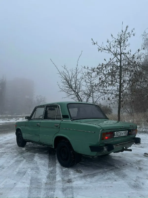 Продам ваз 2106 1989г из под деда в нормальном состоянии для своих лет, не угашена, за машиной следили на полном ходу двигатель 1.5 работает отлично, заводится без проблем в -17 только заменен антифриз и масло кпп 4 ступка не гудит и не выбивает редуктор не воет на любой скорости ходовка не стучит по электрике все работает, свет светит, печка дует установлен электровентилятор вместо крыльчатки машина была обработана еще в советские времена теперь к минусам по кузову присутствует гниль на порогах и соединителях порогов остальное все целое, кармашки и ниша багажника целые лонжероны не гнилые внимания требуют только пороги и замятый брызговик с крылом, ничего критичного учет 180 постоянный, переоформление без проблем, штрафов и запретов на машине нет все документы на руках цена 90т. р без торга возможен обмен только не на мотоциклы и не на технику на осмотры не езжу машина находится в донецке по всем вопросам писать в лс или по телефону +79494197796 📞 звоните: +7(949)4197796 - фотография - 3