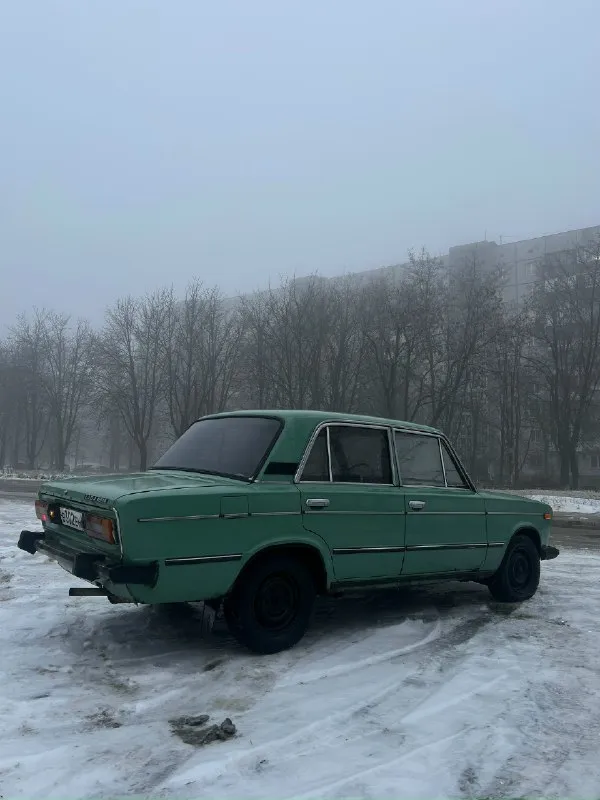 Продам ваз 2106 1989г из под деда в нормальном состоянии для своих лет, не угашена, за машиной следили на полном ходу двигатель 1.5 работает отлично, заводится без проблем в -17 только заменен антифриз и масло кпп 4 ступка не гудит и не выбивает редуктор не воет на любой скорости ходовка не стучит по электрике все работает, свет светит, печка дует установлен электровентилятор вместо крыльчатки машина была обработана еще в советские времена теперь к минусам по кузову присутствует гниль на порогах и соединителях порогов остальное все целое, кармашки и ниша багажника целые лонжероны не гнилые внимания требуют только пороги и замятый брызговик с крылом, ничего критичного учет 180 постоянный, переоформление без проблем, штрафов и запретов на машине нет все документы на руках цена 90т. р без торга возможен обмен только не на мотоциклы и не на технику на осмотры не езжу машина находится в донецке по всем вопросам писать в лс или по телефону +79494197796 📞 звоните: +7(949)4197796 - фотография - 4