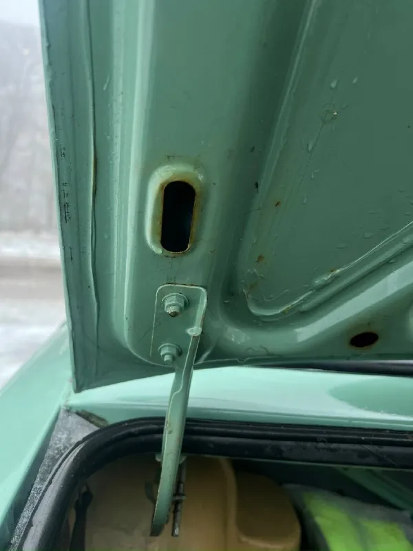 Продам ваз 2106 1989г из под деда в нормальном состоянии для своих лет, не угашена, за машиной следили на полном ходу двигатель 1.5 работает отлично, заводится без проблем в -17 только заменен антифриз и масло кпп 4 ступка не гудит и не выбивает редуктор не воет на любой скорости ходовка не стучит по электрике все работает, свет светит, печка дует установлен электровентилятор вместо крыльчатки машина была обработана еще в советские времена теперь к минусам по кузову присутствует гниль на порогах и соединителях порогов остальное все целое, кармашки и ниша багажника целые лонжероны не гнилые внимания требуют только пороги и замятый брызговик с крылом, ничего критичного учет 180 постоянный, переоформление без проблем, штрафов и запретов на машине нет все документы на руках цена 90т. р без торга возможен обмен только не на мотоциклы и не на технику на осмотры не езжу машина находится в донецке по всем вопросам писать в лс или по телефону +79494197796 📞 звоните: +7(949)4197796 - фотография - 5