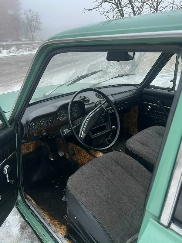 Продам ваз 2106 1989г из под деда в нормальном состоянии для своих лет, не угашена, за машиной следили на полном ходу двигатель 1.5 работает отлично, заводится без проблем в -17 только заменен антифриз и масло кпп 4 ступка не гудит и не выбивает редуктор не воет на любой скорости ходовка не стучит по электрике все работает, свет светит, печка дует установлен электровентилятор вместо крыльчатки машина была обработана еще в советские времена теперь к минусам по кузову присутствует гниль на порогах и соединителях порогов остальное все целое, кармашки и ниша багажника целые лонжероны не гнилые внимания требуют только пороги и замятый брызговик с крылом, ничего критичного учет 180 постоянный, переоформление без проблем, штрафов и запретов на машине нет все документы на руках цена 90т. р без торга возможен обмен только не на мотоциклы и не на технику на осмотры не езжу машина находится в донецке по всем вопросам писать в лс или по телефону +79494197796 📞 звоните: +7(949)4197796 - фотография - 7