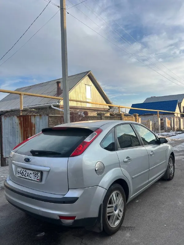 Продам ford focus 2 ghia год: 2007 пробег: 204 т родной!, двигатель 1.8 бензин работает отлично, едет очень хорошо! ходовая без нареканий, кузов в очень достойном состоянии, без гнили и коррозии! свежая резина 23 года. салон в идеальном состоянии, руль в заводской оплетке, работает каждая кнопочка, не затертый и тд. комплектация богатая ghia! круиз-контроль, подогревы сидений, зеркал, лобового, 4 стекло подьемника с авто доводчиками, бортовик, птф, мульти руль, эл. зеркала! задние парктроники! все стекла заводские включая лобовое! авто вложений не требует 2 хозяина птс оригинал! документы чистые оформление в мрэо! торг есть цена: 545000 📞+79496463727 📍мариуполь - фотография - 4