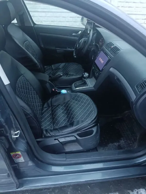 В продаже skoda octavia a5 автомобиль 2011 года выпуска на бензиновом моторе 1.8 турбо, тянет бодро, полностью обслужен! езжу каждый день на работу. коробка передач dsg 7 работает отлично! отличная комплектация: максимальная музыка, 2-х зонный климат, подогревы сидений. юридически чистая осмотр в макеевка червоногвардейский район осмотр машины после обеда так как на работе. цена: 850.000 ₽ тел. +79499847308 просьба звонить после обеда - фотография - 3