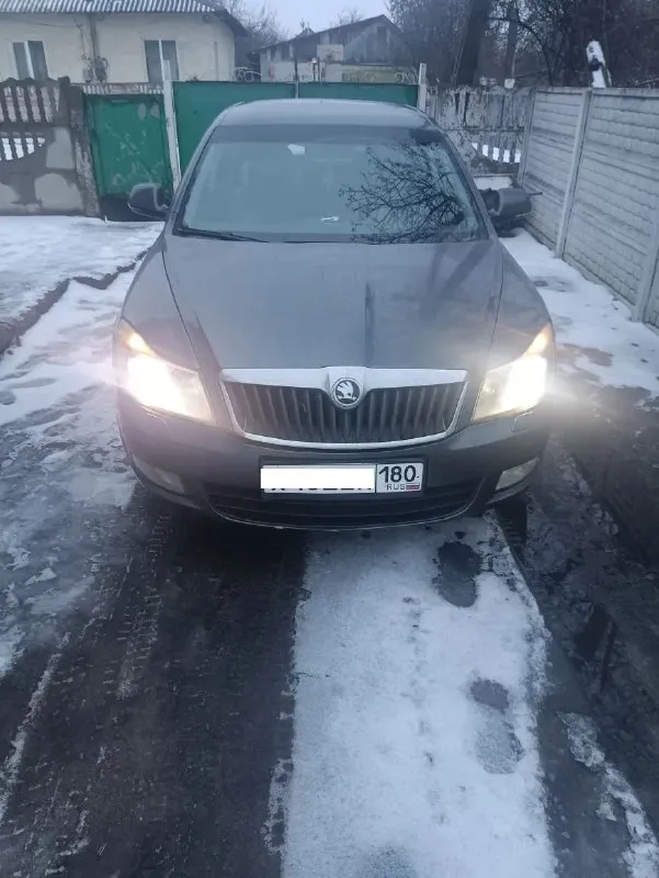 В продаже skoda octavia a5 автомобиль 2011 года выпуска на бензиновом моторе 1.8 турбо, тянет бодро, полностью обслужен! езжу каждый день на работу. коробка передач dsg 7 работает отлично! отличная комплектация: максимальная музыка, 2-х зонный климат, подогревы сидений. юридически чистая осмотр в макеевка червоногвардейский район осмотр машины после обеда так как на работе. цена: 850.000 ₽ тел. +79499847308 просьба звонить после обеда - фотография - 4