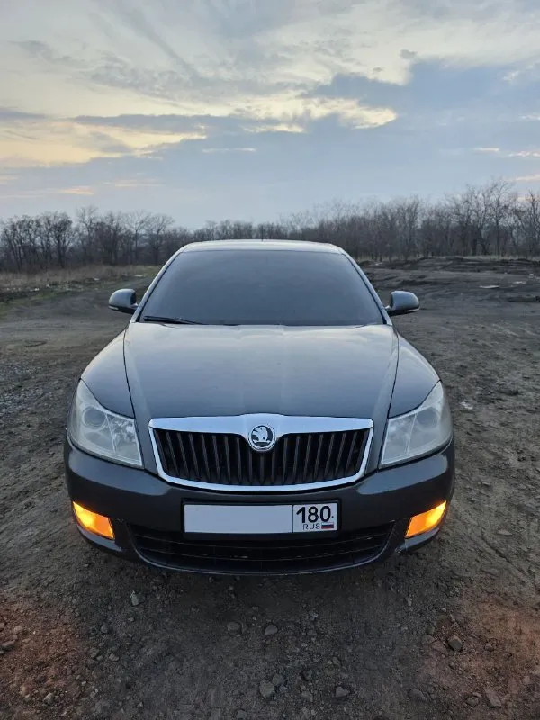 ✅ продам октавию а5 2012 г. в ✅ цена 950.000 рублей, торг на все нюансы ✅ родной пробег 260 тыс. км ✅ двигатель 1.8 tsi ✅ механическая коробка передач ✅ два ключа, сервисная книга. ✅ отличная комплектация elegance двух-зонный климат контроль, круиз контроль, мульируль, 4эсп, регулировка зеркал, подогревы сидений. ✅ техническая часть авто в отличном состоянии, ходовая без нареканий, по мотору вопросов нет, на пробеге в 160.000км новое сцепление, новая поршневая группа, новая цепь грм (доп фото ремонта по просьбе предоставлю) по ходовой части так же все отлично, ничего не стучит, не гремит. вообщем машина по технической части в отличном состоянии из последнего новые катушки зажигания, свечи, масло и колодки. по внешнему виду есть куда приложить руки, от того и цена такая. выхлоп (родной отдам), лед лампы, свет отличный. комплектом будет 2 новых бампера (перед, зад), летняя резина, родные резиновые коврики. я собственник, 3й хозяин снежное +79493260848 📞 звоните: +7(949)3260848 - фотография - 3