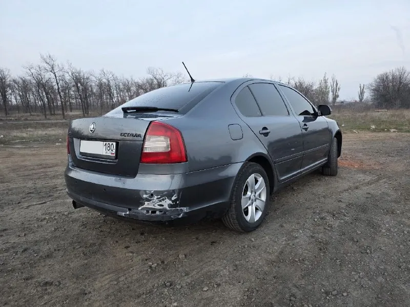 ✅ продам октавию а5 2012 г. в ✅ цена 950.000 рублей, торг на все нюансы ✅ родной пробег 260 тыс. км ✅ двигатель 1.8 tsi ✅ механическая коробка передач ✅ два ключа, сервисная книга. ✅ отличная комплектация elegance двух-зонный климат контроль, круиз контроль, мульируль, 4эсп, регулировка зеркал, подогревы сидений. ✅ техническая часть авто в отличном состоянии, ходовая без нареканий, по мотору вопросов нет, на пробеге в 160.000км новое сцепление, новая поршневая группа, новая цепь грм (доп фото ремонта по просьбе предоставлю) по ходовой части так же все отлично, ничего не стучит, не гремит. вообщем машина по технической части в отличном состоянии из последнего новые катушки зажигания, свечи, масло и колодки. по внешнему виду есть куда приложить руки, от того и цена такая. выхлоп (родной отдам), лед лампы, свет отличный. комплектом будет 2 новых бампера (перед, зад), летняя резина, родные резиновые коврики. я собственник, 3й хозяин снежное +79493260848 📞 звоните: +7(949)3260848 - фотография - 5