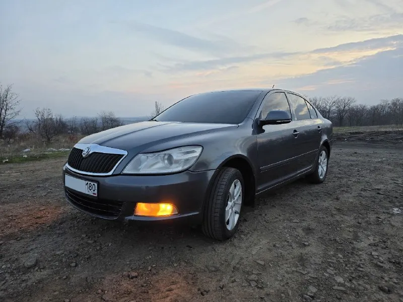✅ продам октавию а5 2012 г. в ✅ цена 950.000 рублей, торг на все нюансы ✅ родной пробег 260 тыс. км ✅ двигатель 1.8 tsi ✅ механическая коробка передач ✅ два ключа, сервисная книга. ✅ отличная комплектация elegance двух-зонный климат контроль, круиз контроль, мульируль, 4эсп, регулировка зеркал, подогревы сидений. ✅ техническая часть авто в отличном состоянии, ходовая без нареканий, по мотору вопросов нет, на пробеге в 160.000км новое сцепление, новая поршневая группа, новая цепь грм (доп фото ремонта по просьбе предоставлю) по ходовой части так же все отлично, ничего не стучит, не гремит. вообщем машина по технической части в отличном состоянии из последнего новые катушки зажигания, свечи, масло и колодки. по внешнему виду есть куда приложить руки, от того и цена такая. выхлоп (родной отдам), лед лампы, свет отличный. комплектом будет 2 новых бампера (перед, зад), летняя резина, родные резиновые коврики. я собственник, 3й хозяин снежное +79493260848 📞 звоните: +7(949)3260848 - фотография - 9