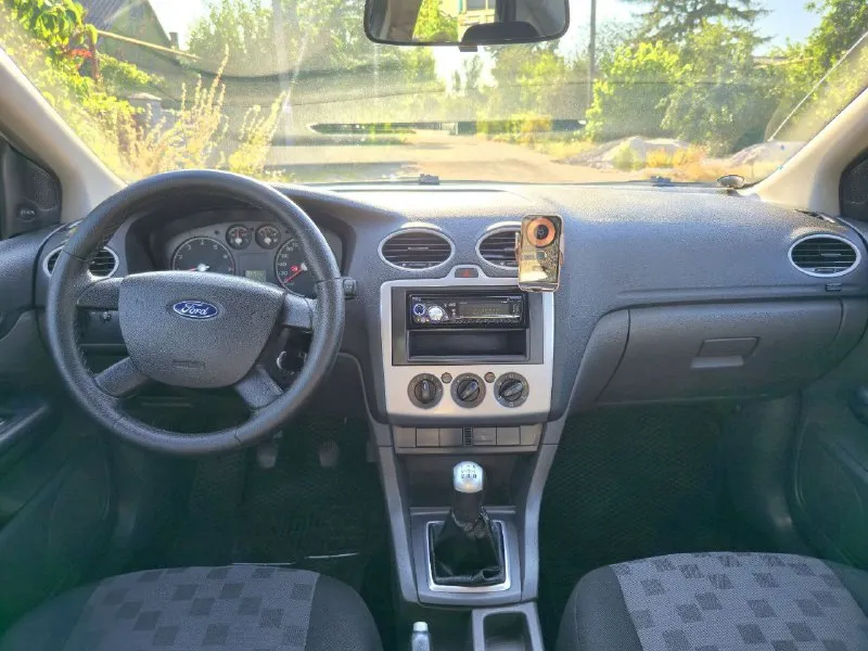 Продам ford focus 2006 год 1.6 бензин цена 510 000 автомобиль в хорошем состоянии, есть кондиционер работает отлично, зелёная автотека, обслужен, ходовая в хорошем состоянии не гремит не стучит по двигателю вопросов нет, коробка в отличном состоянии, есть небольшие нюансы по кузову (рыжики)машина сел и поехал, документы в порядке юридически чистая осмотр город мариуполь вопросы по телефону +7 949 450-74-92!! торг!! 📲 tg: @buzlama_11 📞 звоните: +7(949)4507492 - фотография - 6