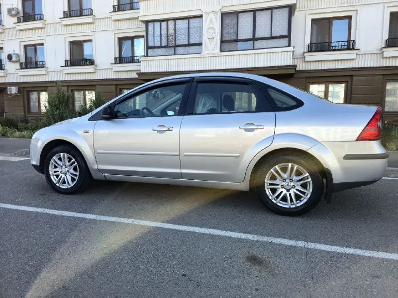 Продам ford focus 2006 год 1.6 бензин цена 510 000 автомобиль в хорошем состоянии, есть кондиционер работает отлично, зелёная автотека, обслужен, ходовая в хорошем состоянии не гремит не стучит по двигателю вопросов нет, коробка в отличном состоянии, есть небольшие нюансы по кузову (рыжики)машина сел и поехал, документы в порядке юридически чистая осмотр город мариуполь вопросы по телефону +7 949 450-74-92!! торг!! 📲 tg: @buzlama_11 📞 звоните: +7(949)4507492 - фотография - 7