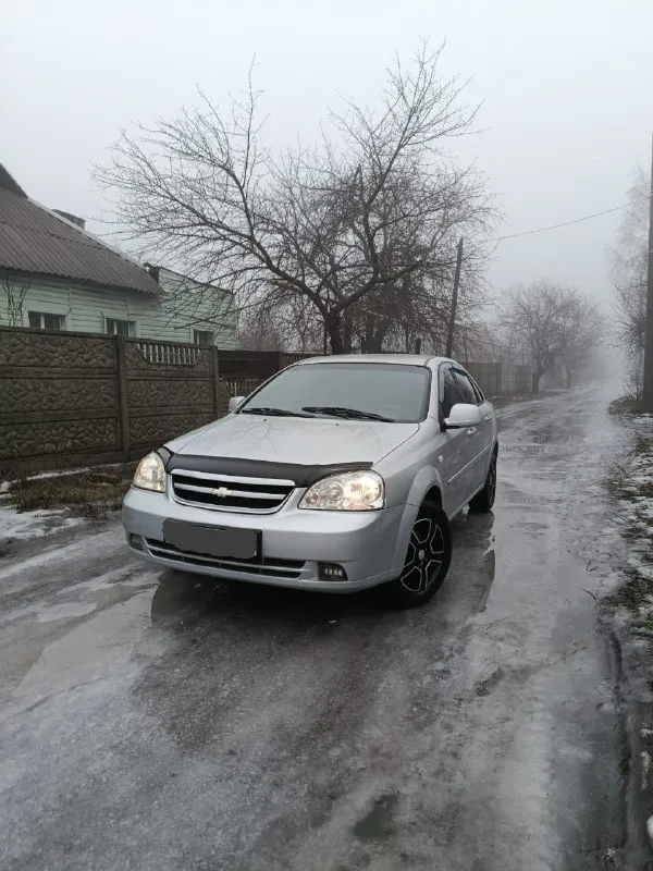 Продам chevrolet lacetti год 2010 объём двигателя 1.6 пробег 182 км авто гаражного хранения в отличном состоянии комплектация кондиционер abs 2 электро стеклоподъёмника электро зеркала подогрев передних сидений камера заднего вида хорошая музыка и отличная акустика 2 комплекта зимний и летней резины новые титановые диски авто полностью обслужен цена 580 все остальные вопросы по телефону +79490729972 возможен обмен - фотография - 2