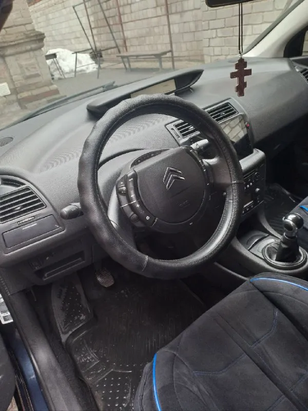 Продам citroen с4, 2010г пробег 167000 км. кпп механика. машина с зелёной автотекай, пробег родной. не когда не подводила. масло не кушает не граммы. по комплектации хорошая, круизконтроль, подогрев сидений, подогрев зеркал, климатконтроль, мультируль, двухдинавая магнитола, резина мишелин (оригинал, францыя) т. +79497344530. 600000р. торг. мариуполь 📲 tg: д 📞 звоните: +7(949)7344530 - фотография - 9