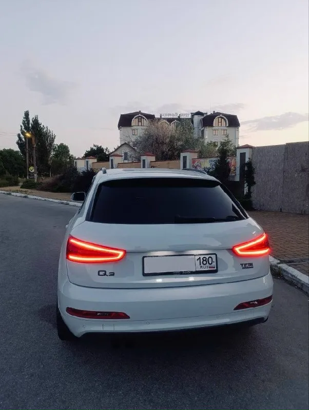 Продам audi q3 2013г. цена 1 900 000₽ ☎ +7 (949) 366-80-93(телеграмм) мотор 2.0т (170л. с) коробка dsg (dq 500) сцепление новое полный привод quattro(с блокировкой оси) пробег 258 000км машина в отличном состоянии без вложений. любые проверки за ваш счет. богатая комплектация. 2-х зонный климат, кожаный салон, парктроники, мультируль, омывателя фар, подогревы сидений, камера заднего вида, заводской адаптивный ксенон, доводчики стекол, 2 ключа. из допов-магнитола teyes, видео регистратор, крыша в пленке, 2 комплекта резины на дисках, доработанные птф. все остальные вопросы по телефону 🤝 я собственник машины, машина оформлена на меня. 📍машина находиться в г. амвросиевка. рассмотрю обмен на авто дешевле с вашей доплатой! 📞 звоните: +7(949)3668093 - фотография - 2